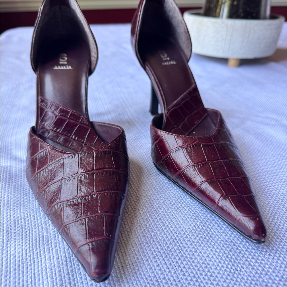 Bakers Red Croc-Embossed Heels